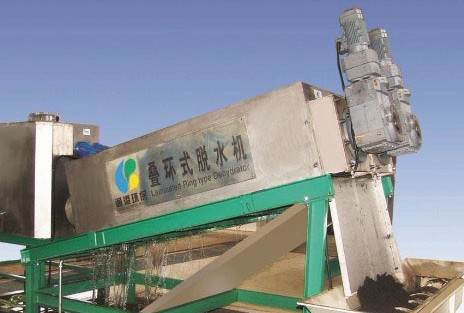 真空皮帶脫水機(jī)專用空心軸螺旋錐齒輪減速機(jī)現(xiàn)場返圖
