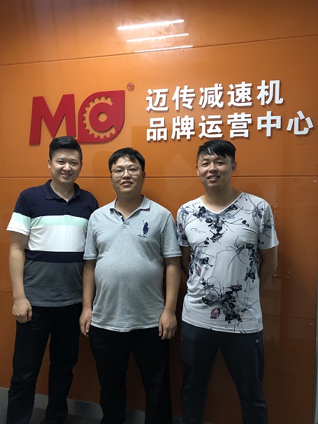 歡迎小糸重工領(lǐng)導(dǎo)參觀運(yùn)營中心.jpg