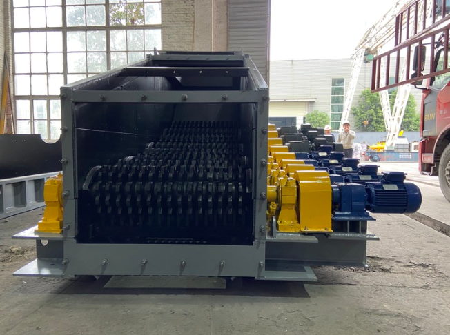 邁傳R系列斜齒輪減速機(jī)應(yīng)用在泥石分離機(jī)上.png