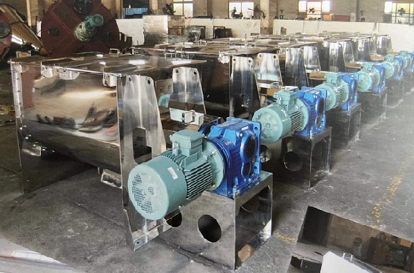 臥式螺帶混合機(jī)上應(yīng)用邁傳K系列齒輪減速機(jī).jpg