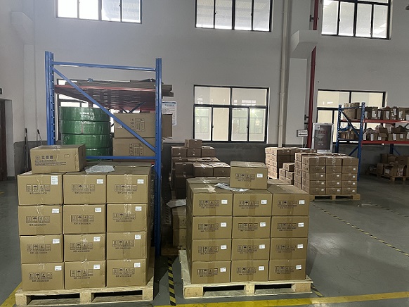 100臺小型直角減速機發(fā)貨山東.jpg