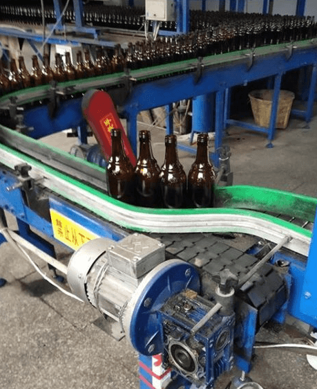 自動(dòng)輸送排瓶機(jī)上使用邁傳系列蝸輪蝸桿減速機(jī).png