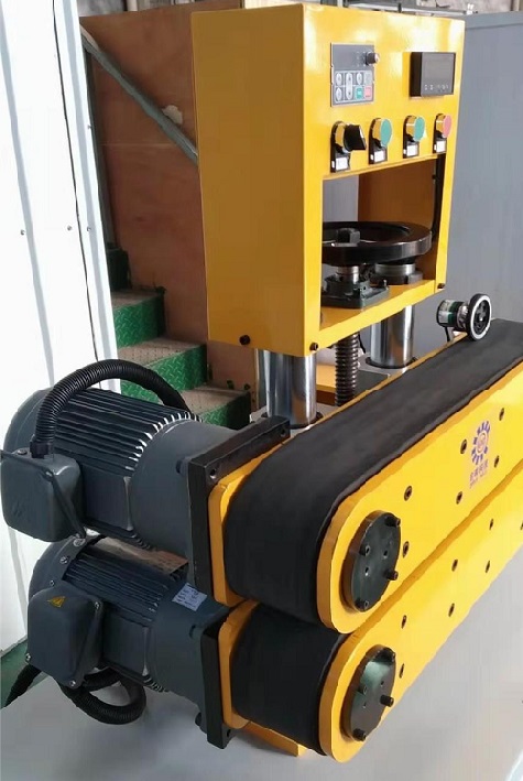 板材牽引機上應(yīng)用士元小型立式減速電機.jpg