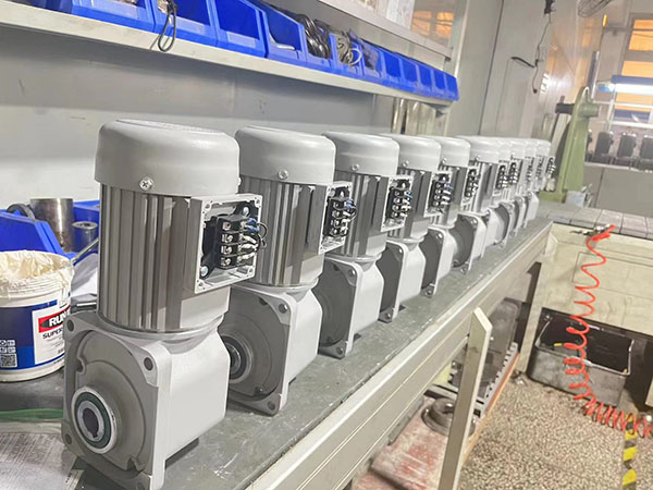 士元直角減速機(jī)，直角中空減速機(jī)，小型直交軸齒輪減速機(jī)，生產(chǎn)廠家，減速馬達(dá)2.jpg
