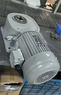 士元直角減速機，直角中空減速機，小型直交軸齒輪減速機，生產(chǎn)廠家，減速馬達，直交軸準(zhǔn)雙曲面減速馬達1.jpg
